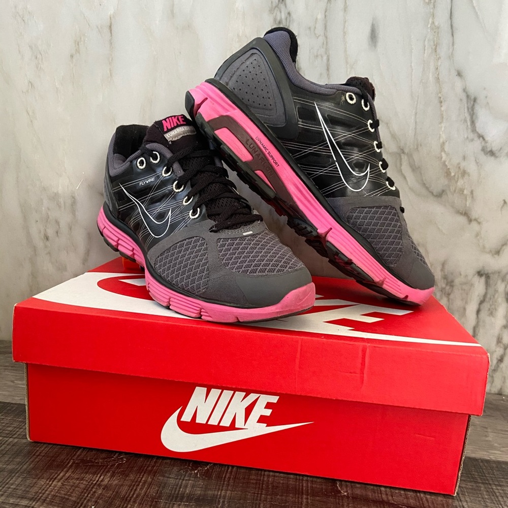 NIKE shoes